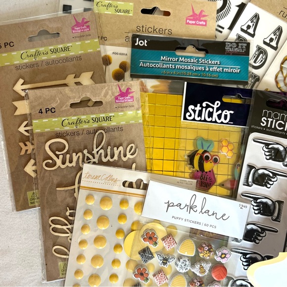 BUMBLEBEE BLVD GIFT SET - Picture 3 of 13